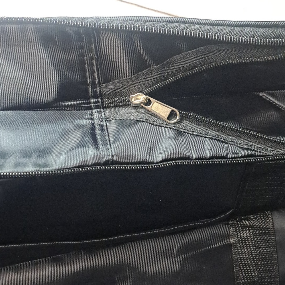 Black Gym Duffel Travel Bag Folds Down To Pack - Picture 5 of 7
